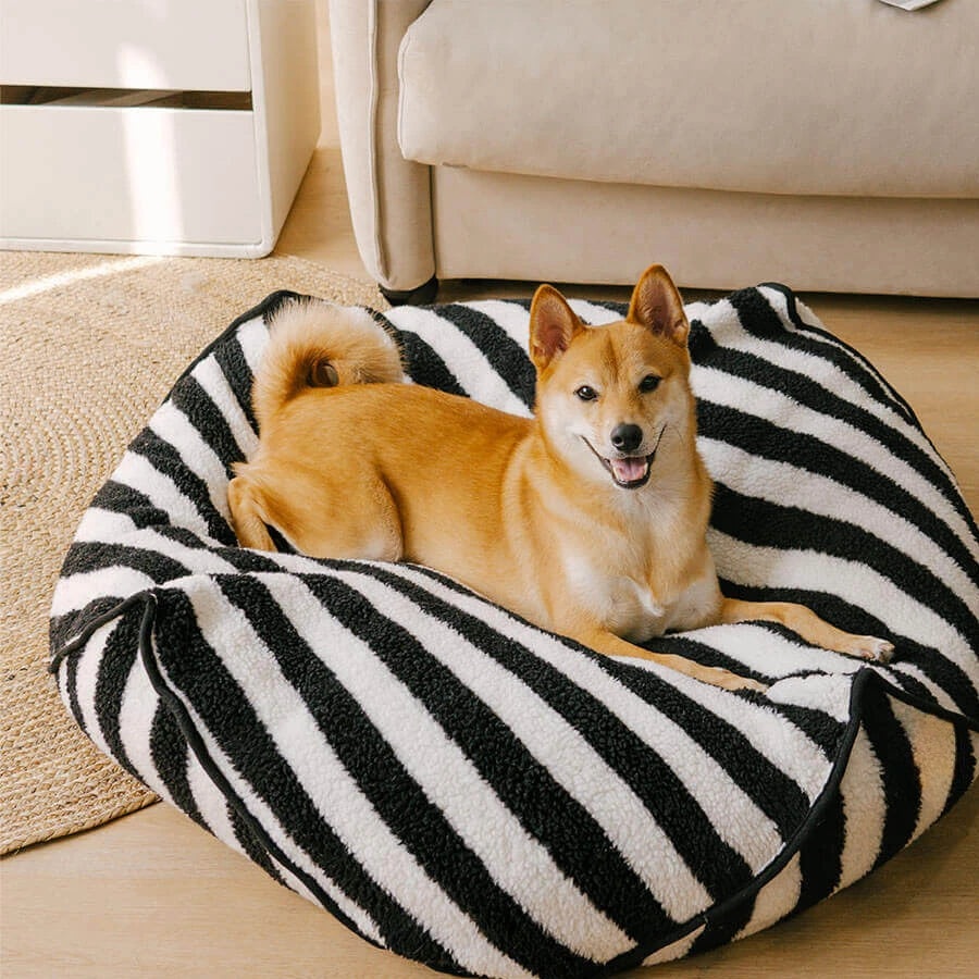 Paw Shape Trendy Striped Pattern Pet Dog Bed All Seasons Polygonal Calming Bean Bag Dog Bed Cozy and Comfy Pet Cushion for Puppy