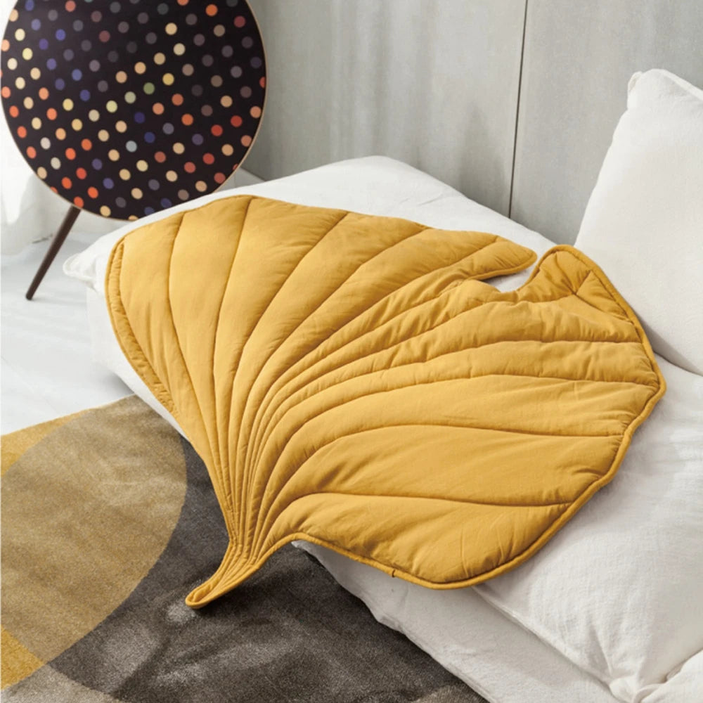 Leaf-Shaped Pet Bed Mat – Cozy, Stylish & Perfect for Every Pet