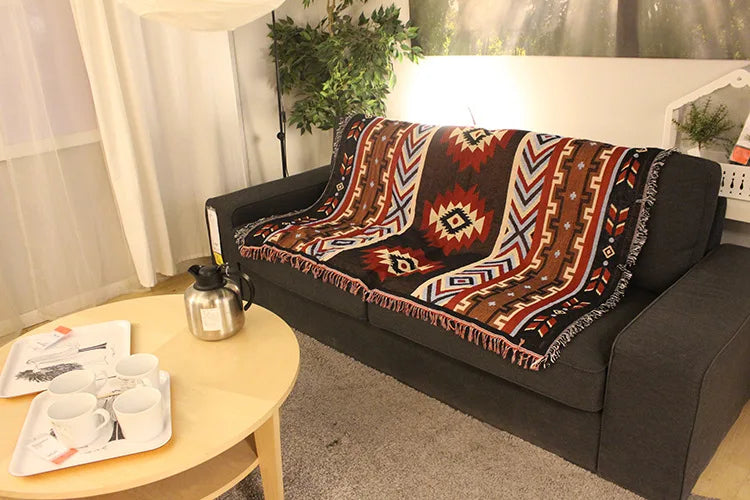 Cozy Geometric Cotton-Linen Blanket for Outdoor Adventures and Pet Lovers