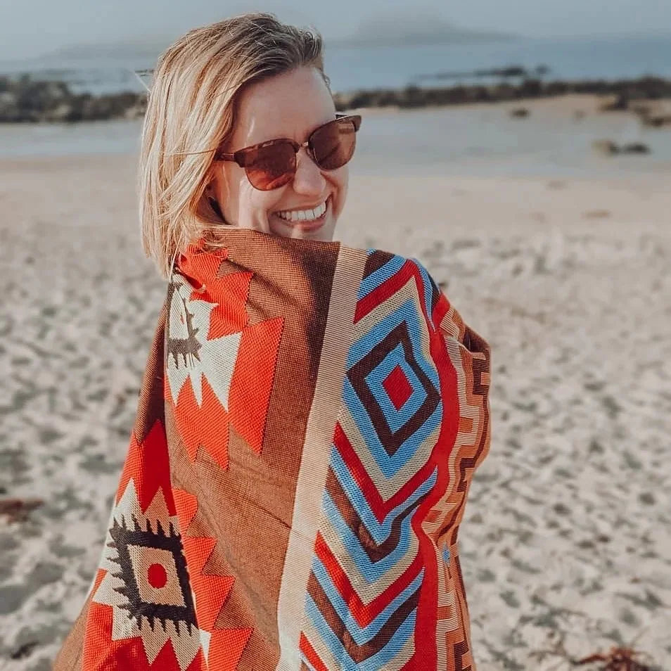 Cozy Geometric Cotton-Linen Blanket for Outdoor Adventures and Pet Lovers