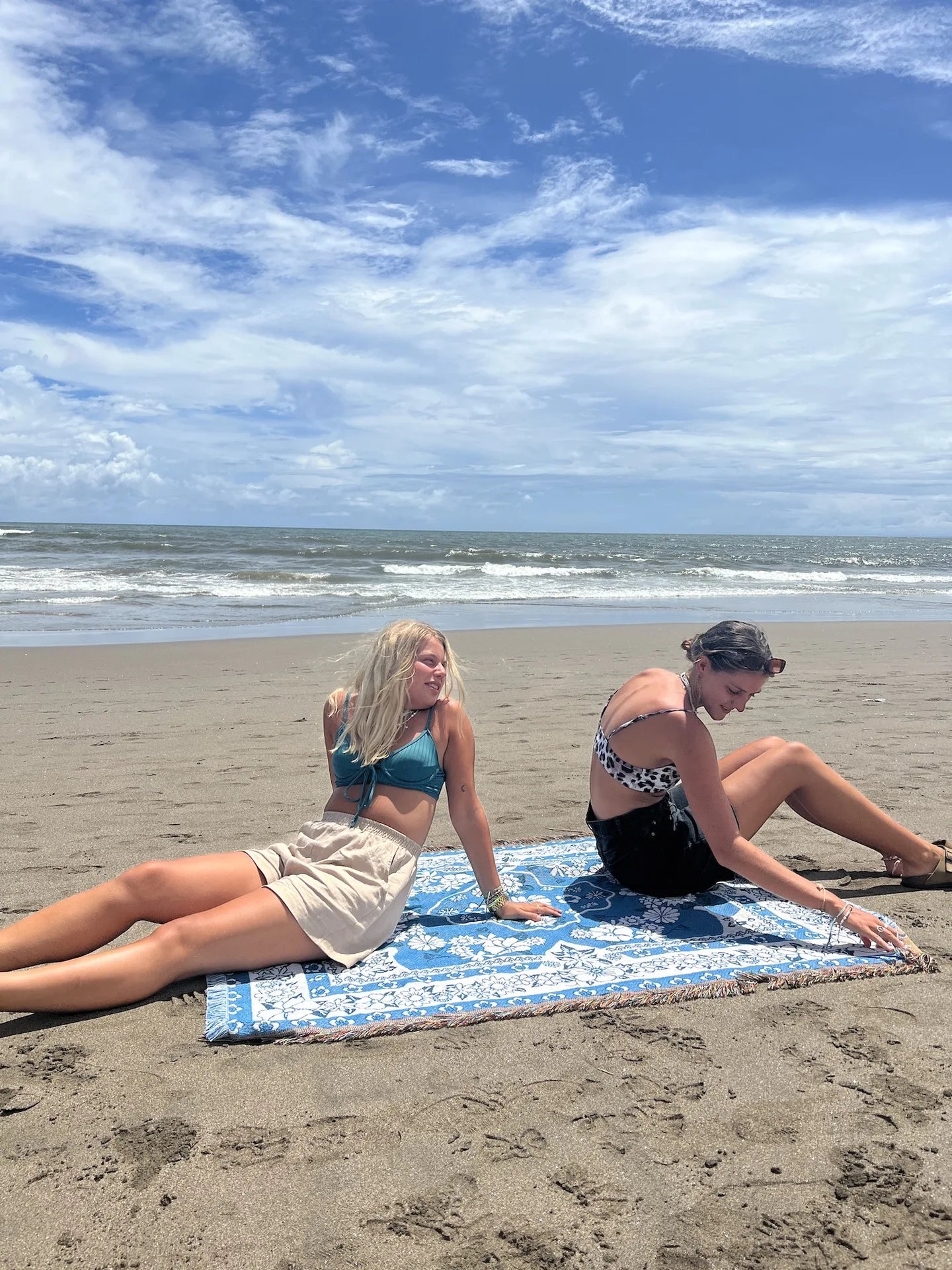 Kawaii Pet Blanket – Stylish & Versatile for Home, Travel, and Pets