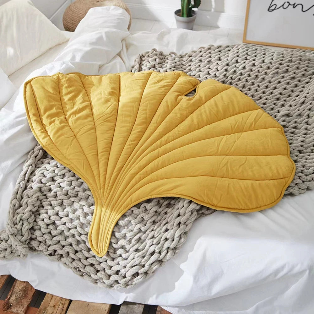 Leaf-Shaped Pet Bed Mat – Cozy, Stylish & Perfect for Every Pet