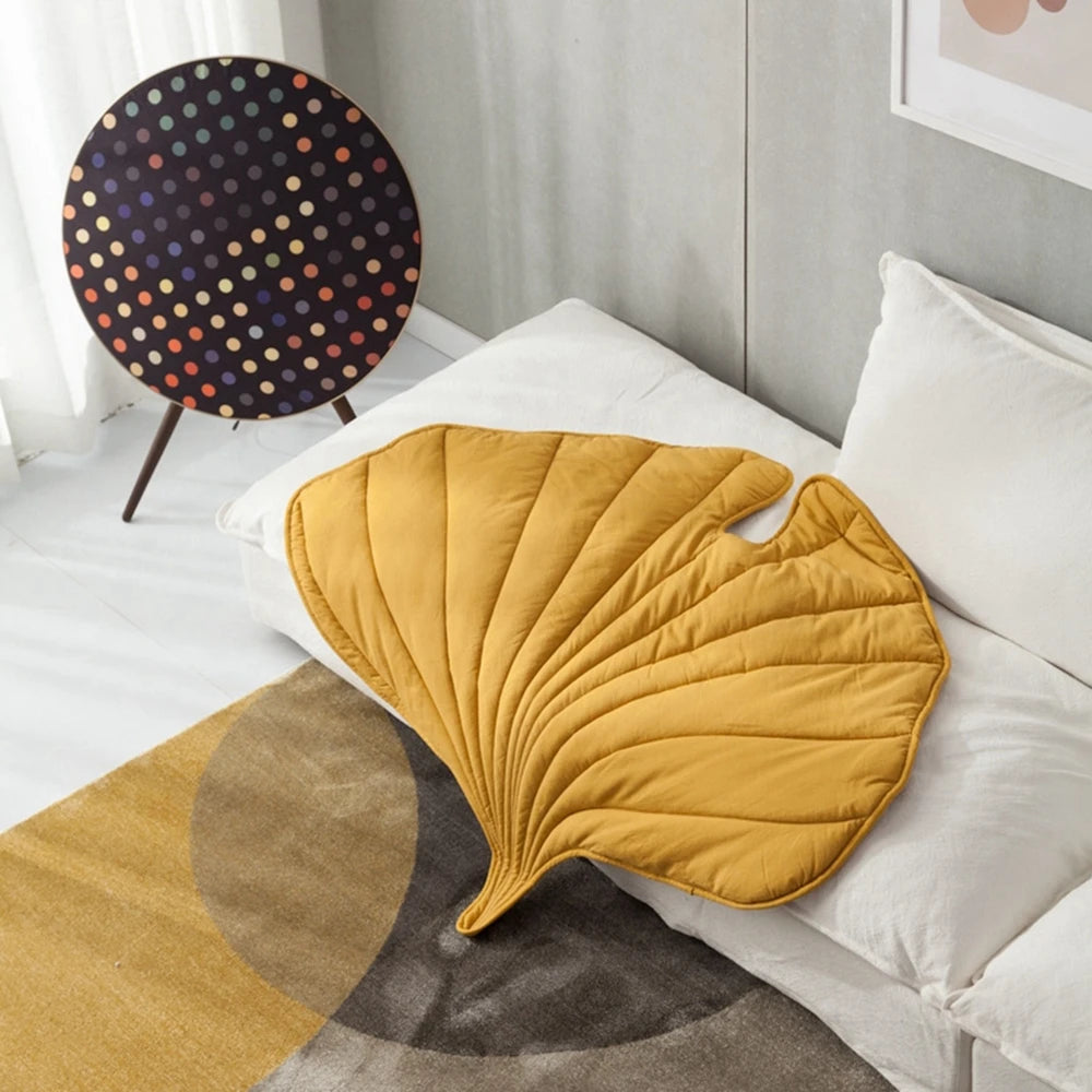 Leaf-Shaped Pet Bed Mat – Cozy, Stylish & Perfect for Every Pet
