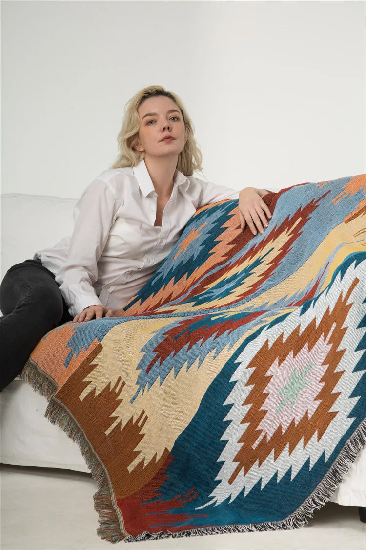 Cozy Geometric Cotton-Linen Blanket for Outdoor Adventures and Pet Lovers