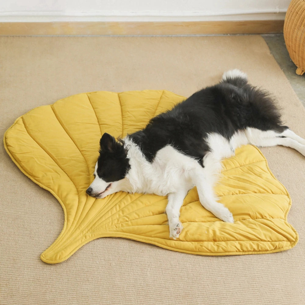 Leaf-Shaped Pet Bed Mat – Cozy, Stylish & Perfect for Every Pet
