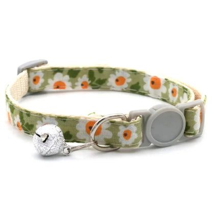 Chic Daisy-Print Adjustable Neck Scarf for Stylish Cats