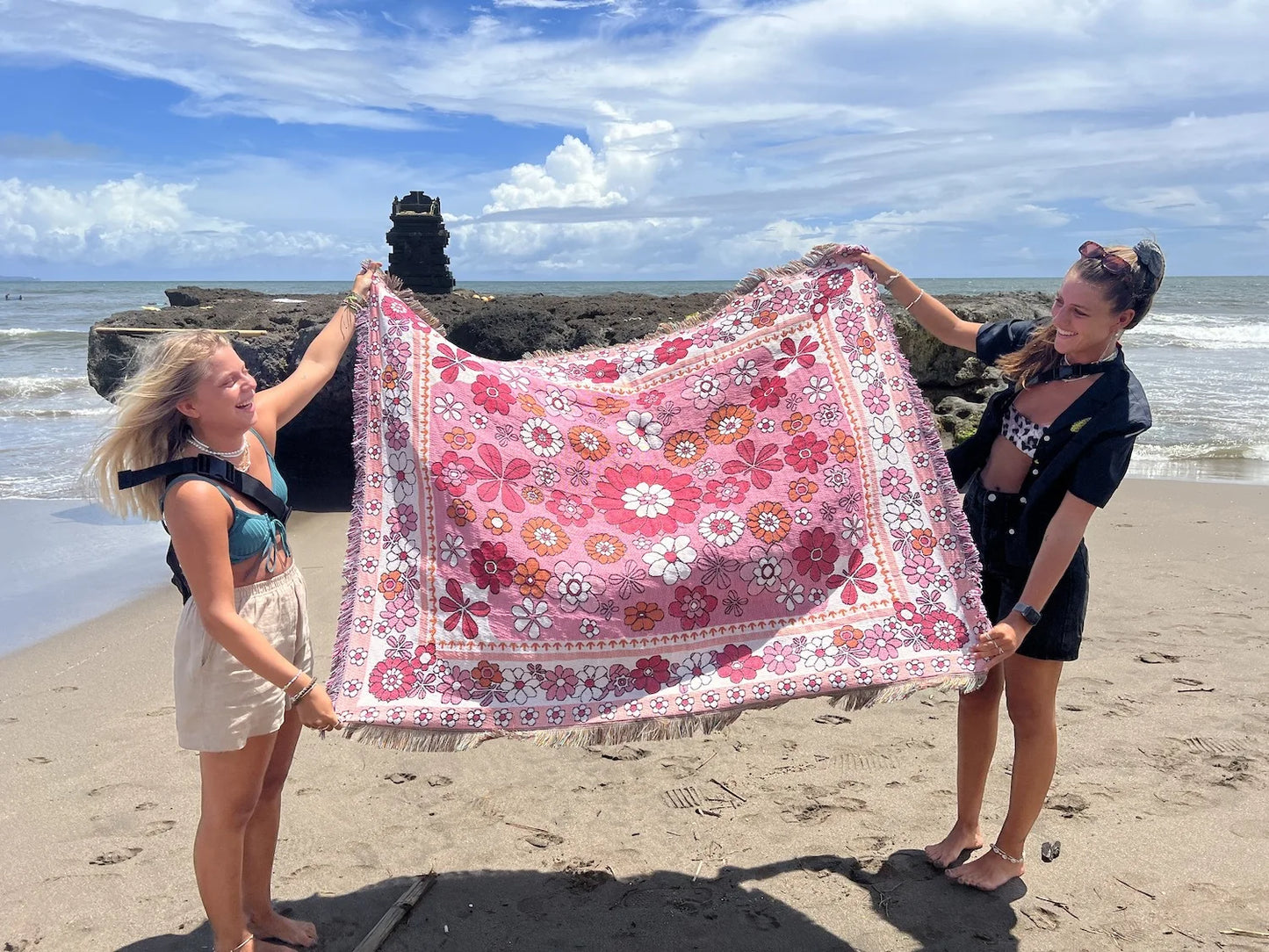Kawaii Pet Blanket – Stylish & Versatile for Home, Travel, and Pets