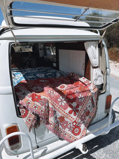 Kawaii Pet Blanket – Stylish & Versatile for Home, Travel, and Pets