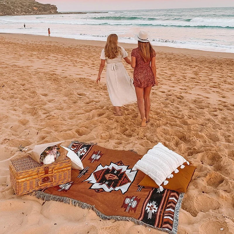 Cozy Geometric Cotton-Linen Blanket for Outdoor Adventures and Pet Lovers