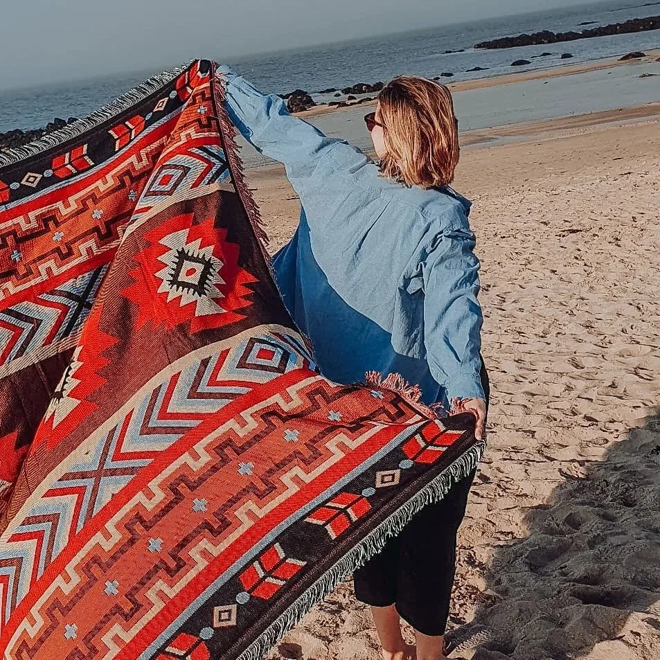 Cozy Geometric Cotton-Linen Blanket for Outdoor Adventures and Pet Lovers