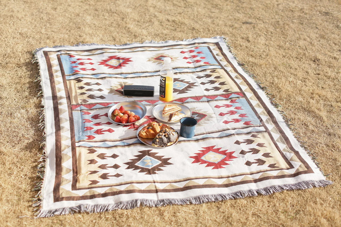 Cozy Geometric Cotton-Linen Blanket for Outdoor Adventures and Pet Lovers