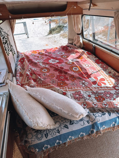 Kawaii Pet Blanket – Stylish & Versatile for Home, Travel, and Pets