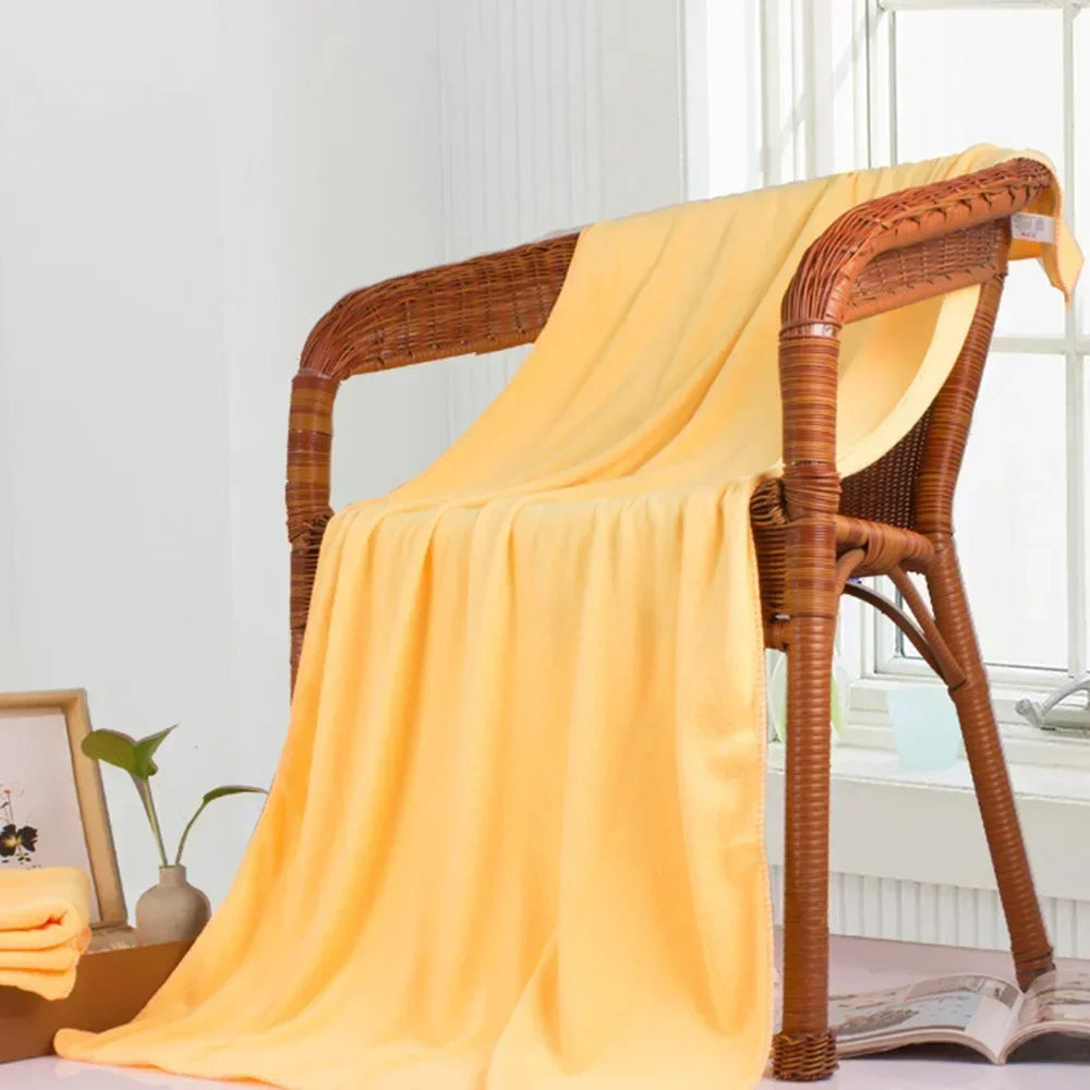 Quick-Dry Microfiber Bath Towel – Perfect for Active Pet Owners