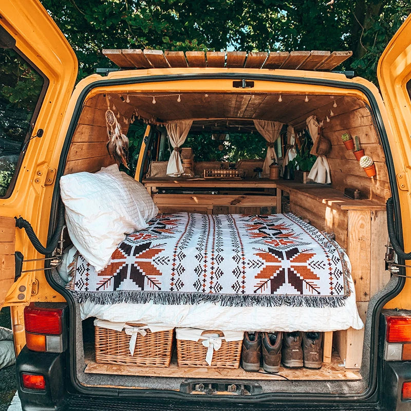Cozy Geometric Cotton-Linen Blanket for Outdoor Adventures and Pet Lovers