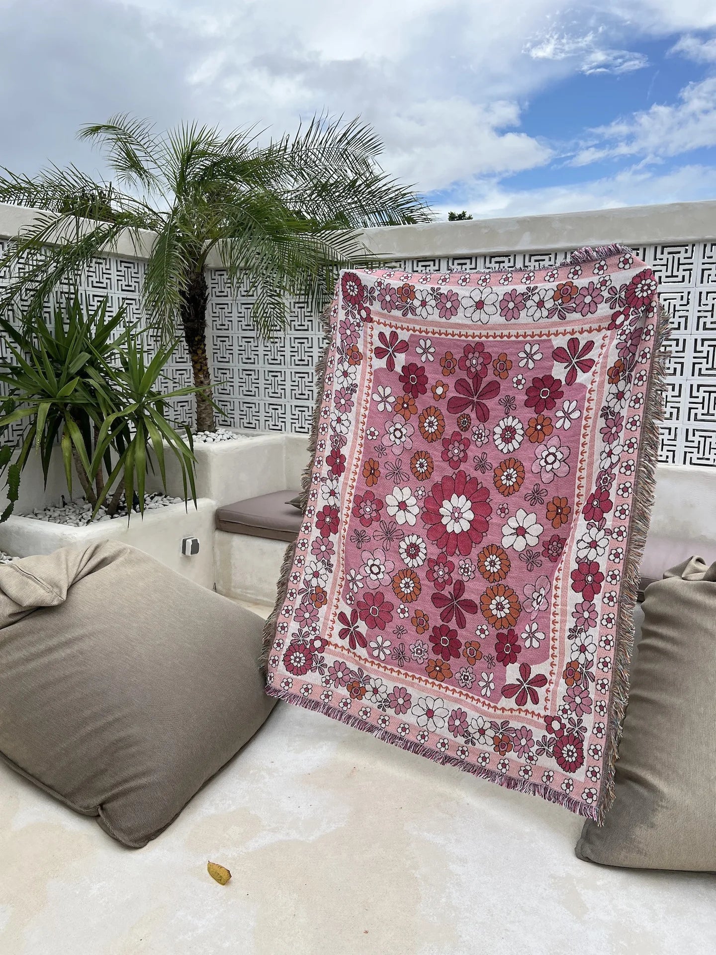 Kawaii Pet Blanket – Stylish & Versatile for Home, Travel, and Pets