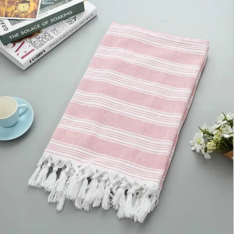 Bubble Kiss Turkish Beach Towel – Stylish, Quick-Dry Comfort for Pet-Loving Trendsetters