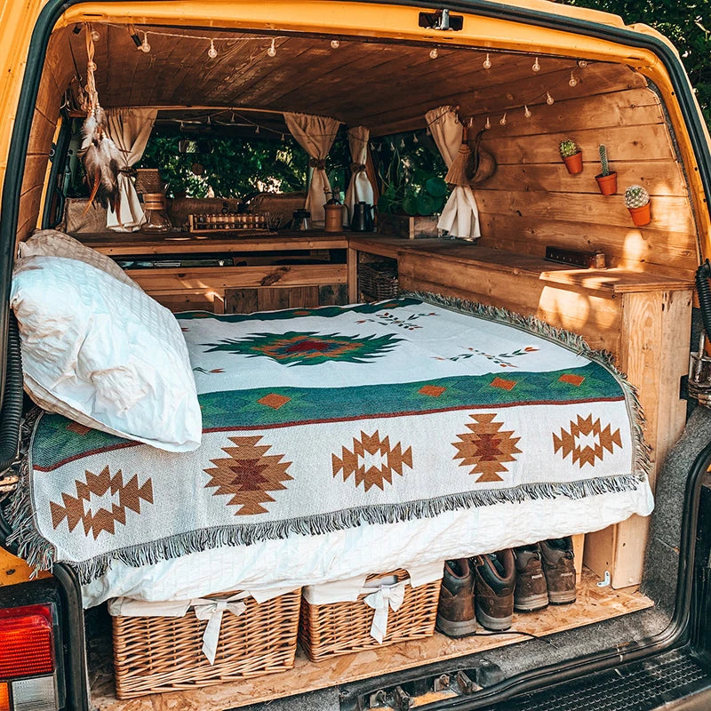 Cozy Geometric Cotton-Linen Blanket for Outdoor Adventures and Pet Lovers
