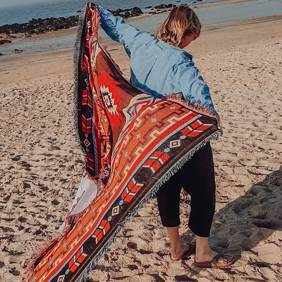 Cozy Geometric Cotton-Linen Blanket for Outdoor Adventures and Pet Lovers