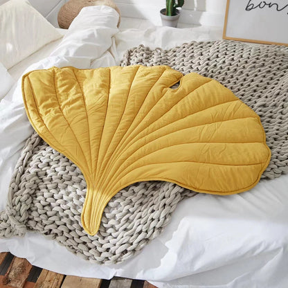 Leaf-Shaped Pet Bed Mat – Cozy, Stylish & Perfect for Every Pet